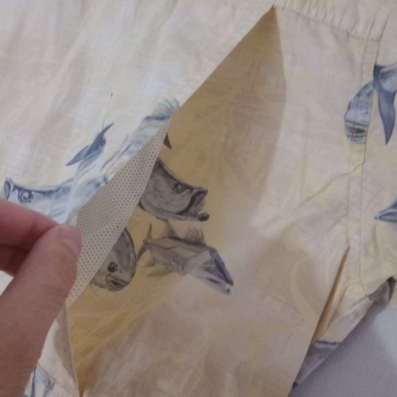 Columbia‎ Men's Medium Shirt Button Up Shirt Sleeve River Lodge Fish Vented - Picture 7 of 8